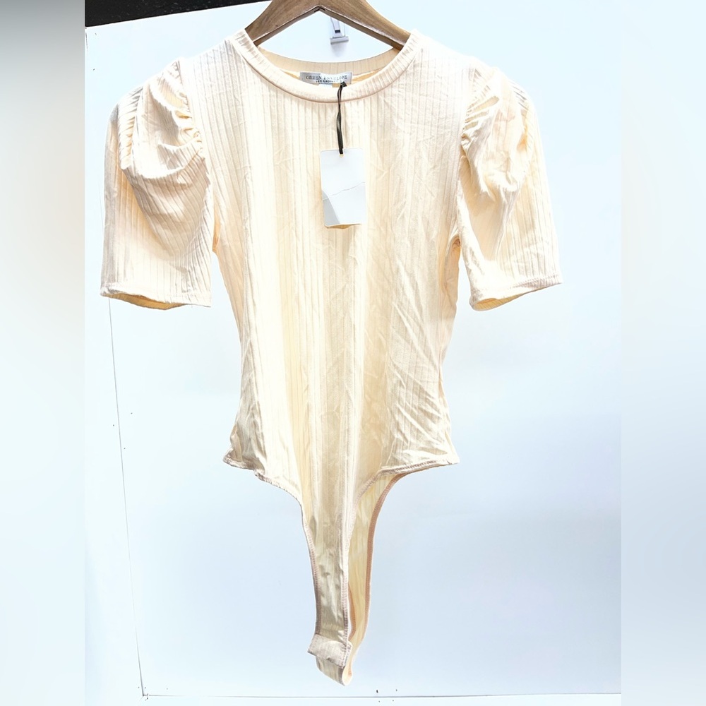 Green Envelope Cream Ribbed Puff-Sleeve Bodysuit with Crew Neck